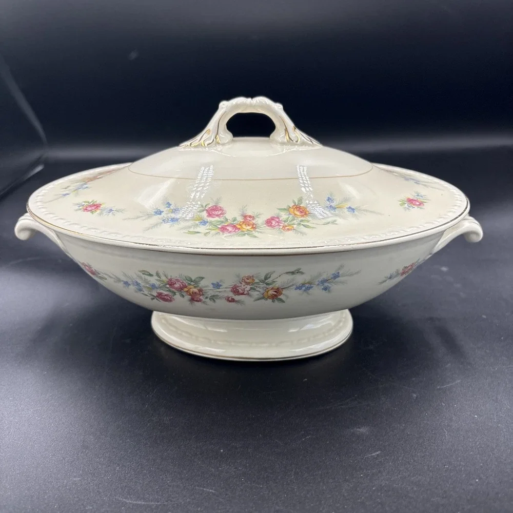 Homer Laughlin GEORGIAN  EGGSHELL Roses Covered Casserole + Oval Serving Bowl